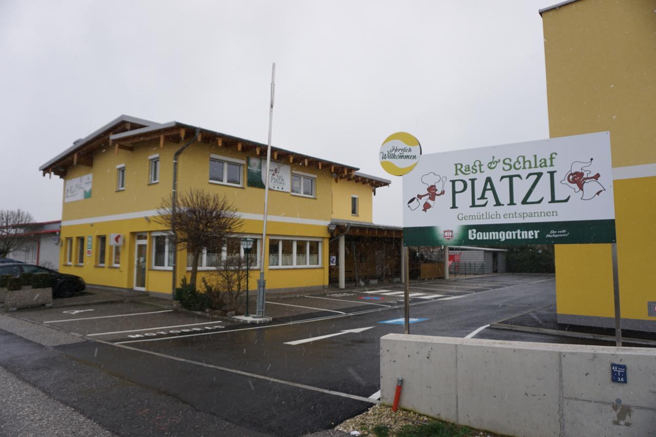 Hotel Schlafplatzl à Marchtrenk Extérieur photo