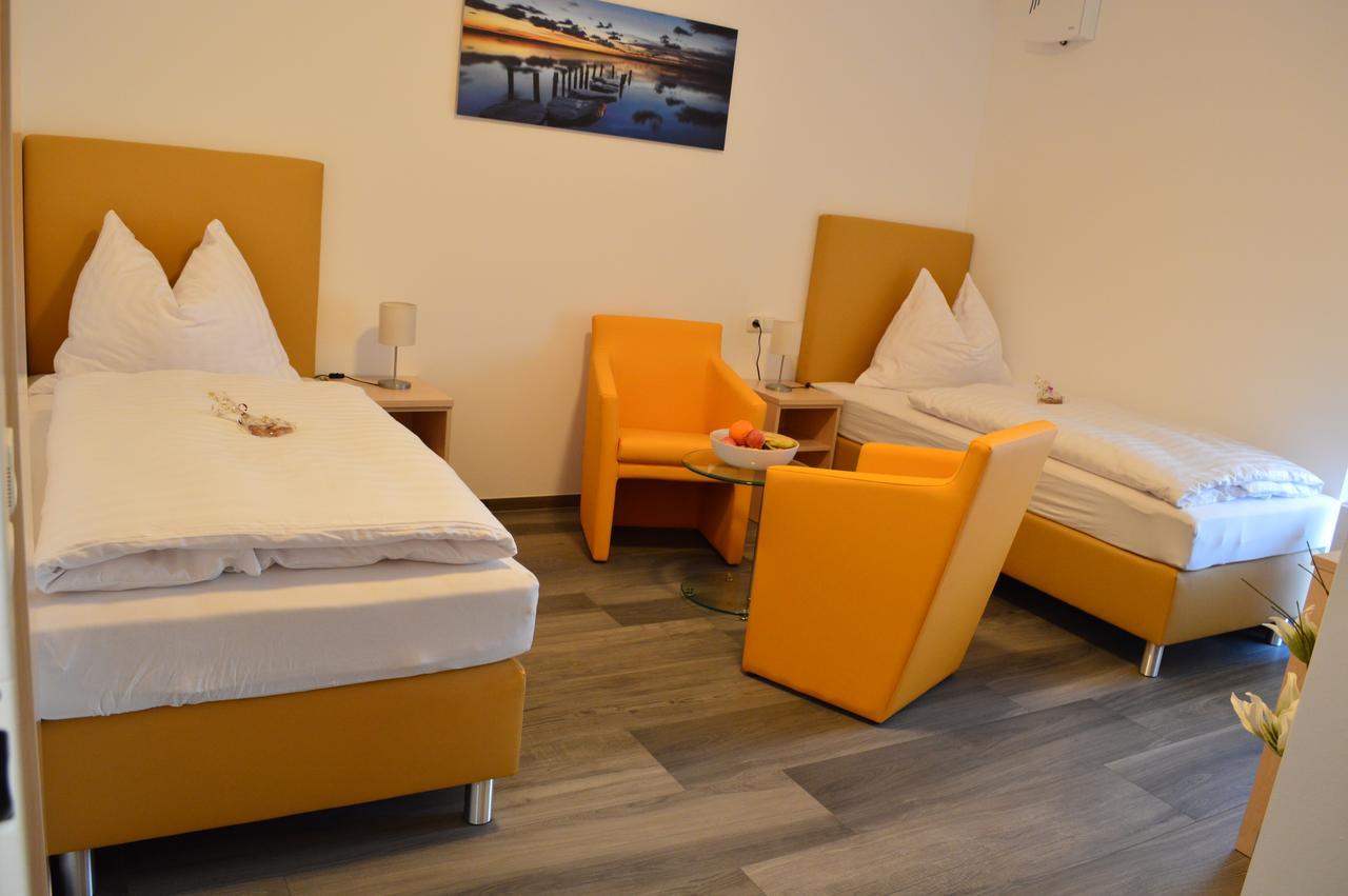 Hotel Schlafplatzl à Marchtrenk Extérieur photo