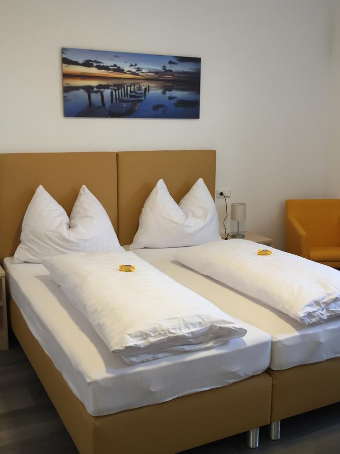 Hotel Schlafplatzl à Marchtrenk Extérieur photo
