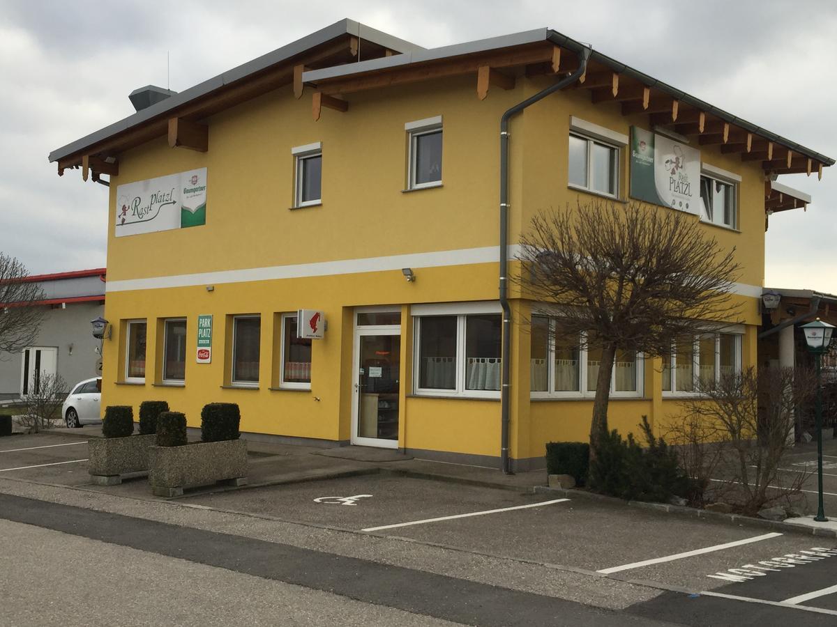 Hotel Schlafplatzl à Marchtrenk Extérieur photo